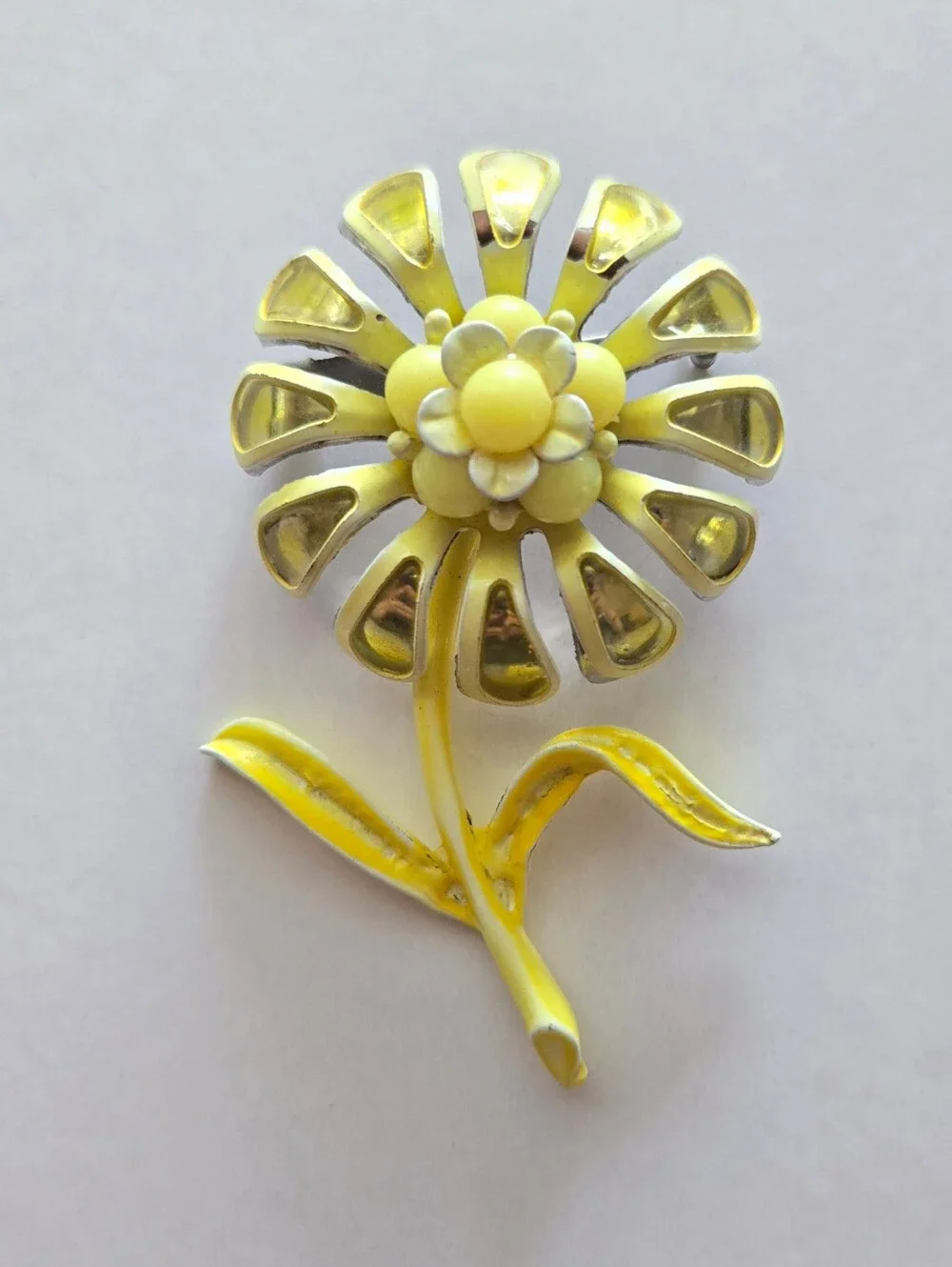 Vintage Mid Century Metal Enamel Flower Brooch Yellow Gold Daisy w/ Stem